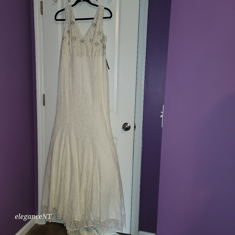 Torrid Ivory Lace Beaded Sleeveless Mermaid Wedding Dress with Train Sz: 14 NWT - Picture 9 of 16